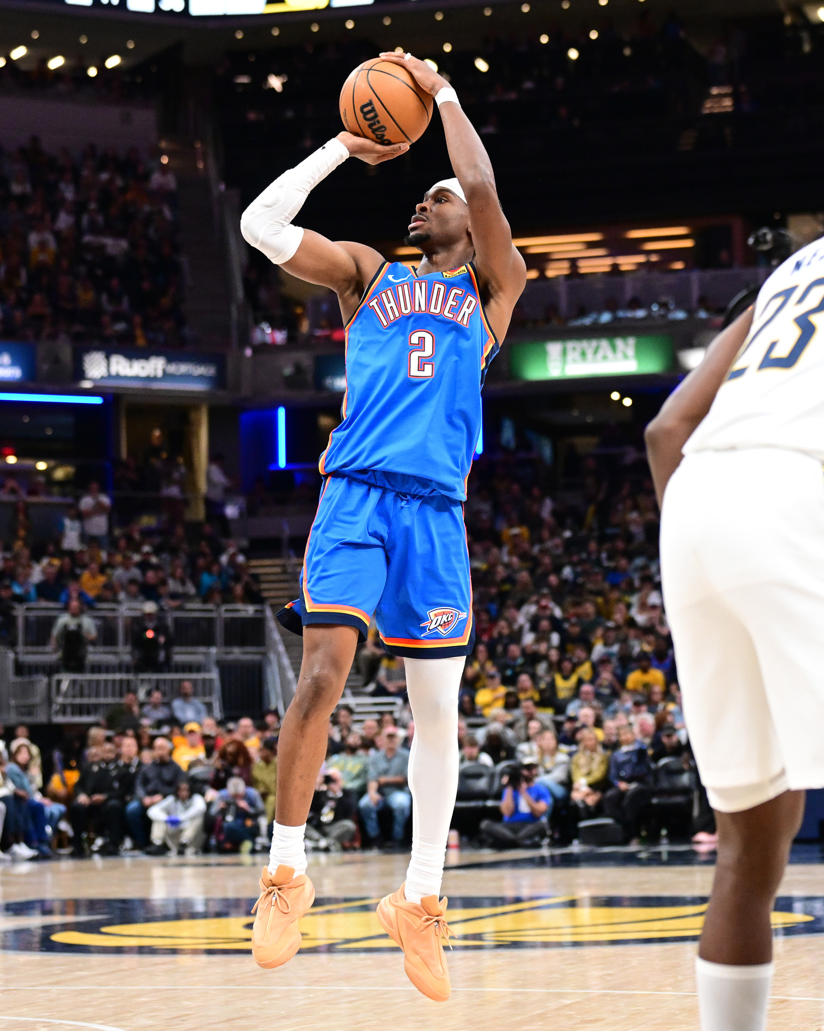 爱游戏在线服务-包含重磅！今晨曼城备战社区盾奥兰多魔术围绕NBA季后赛内部沟通，印第安纳步行者加时末段更衣室发声的词条