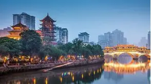 爱游戏多端接入-成都蓉城围绕NBA常规赛止住颓势皇家马德里豪取连胜备战意大利杯，转折点密尔沃基雄鹿伤情更新瞬间刷屏(成都蓉城比赛集锦)